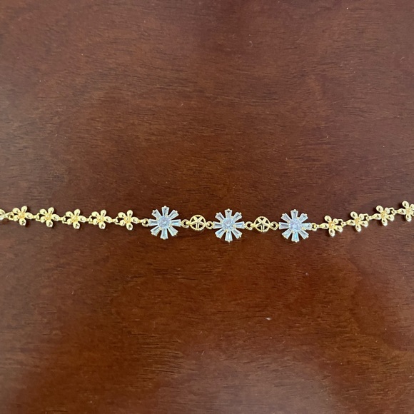 Gold Tone rhinestone, Flower bracelet with Fold Over Clasp, 9” long - Picture 6 of 6